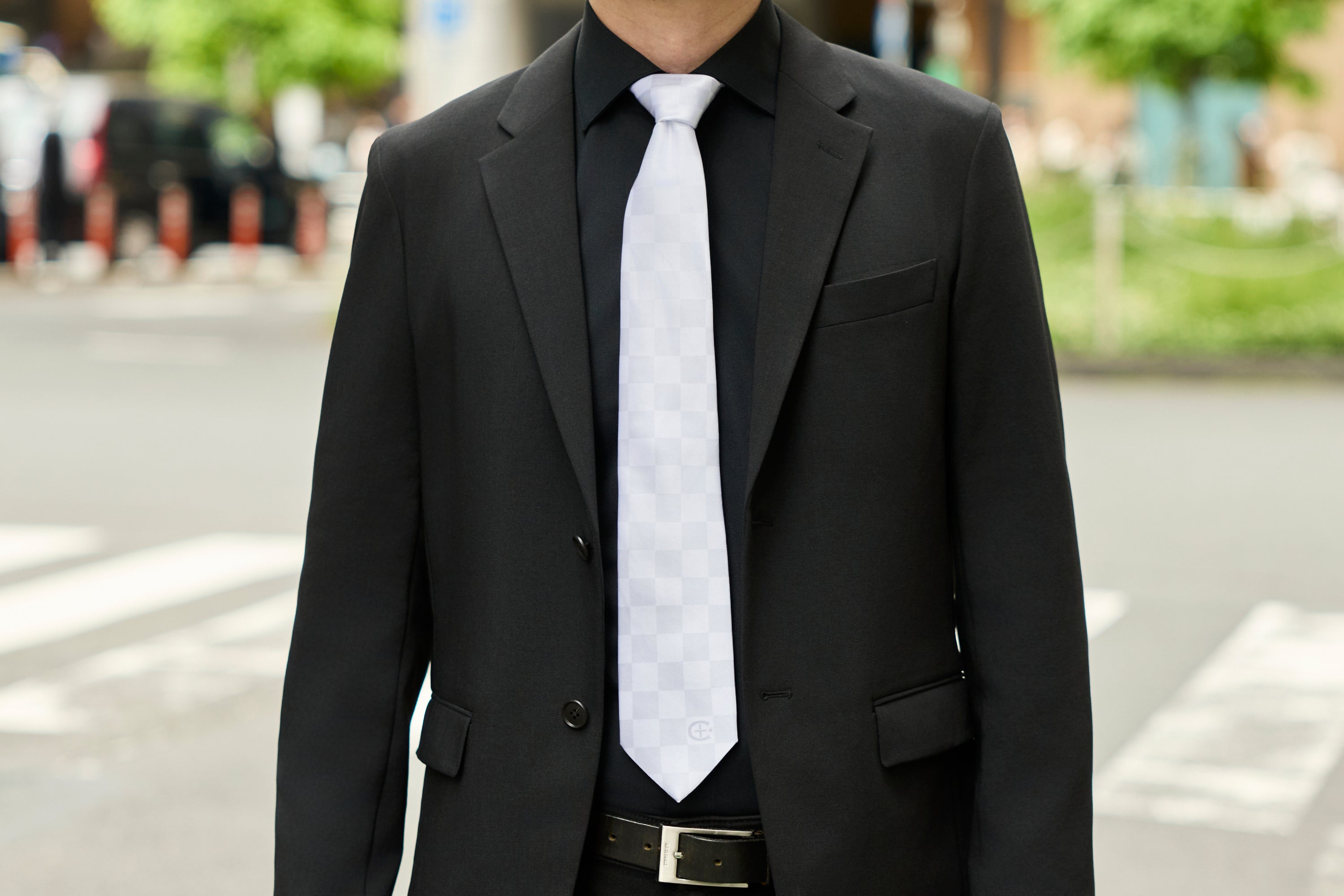 インゼルTCロゴ ネクタイ（市松模様・ライトグレー） – 競馬のおはなし